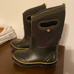 Kids BOGS winter boots size 13